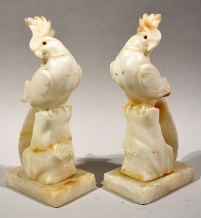 Pair of marble subjects representing cockatoos.

20th...
