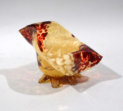 Glass POCKET with a poly-lobed wall imitating...