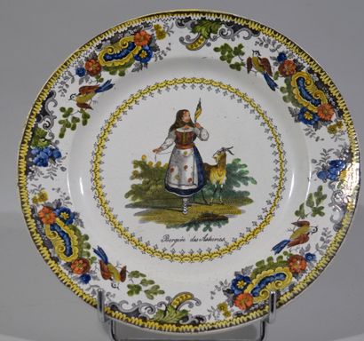 CREIL ET MONTEREAU

Ensemble d'assiettes...