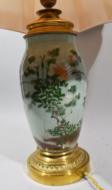 Vase en céramique polychrome couleur céladon...