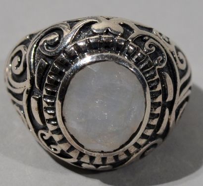 BAGUE dôme en argent (925/1000e) ciselé de...