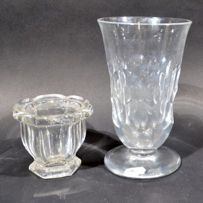 BACCARAT 

Lot comprenant un vase en cristal...