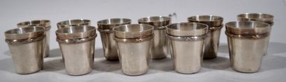 BOULENGER

Suite de 11 verres à liqueur en...