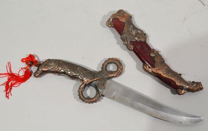 CHINE, XXe

Couteau de chasse à lame en acier...