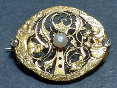 BROCHE en métal doré et argent composé d'un...
