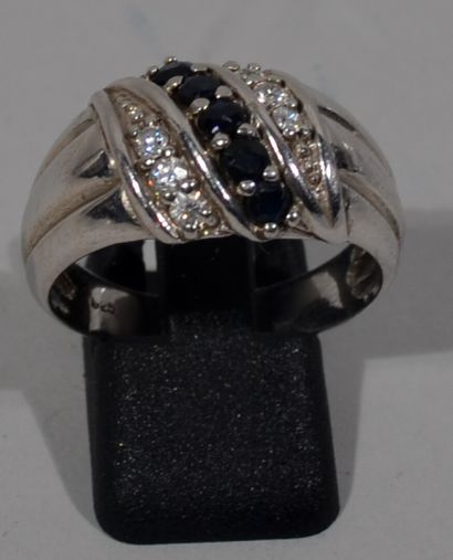 BAGUE en argent sertie de deux lignes de...