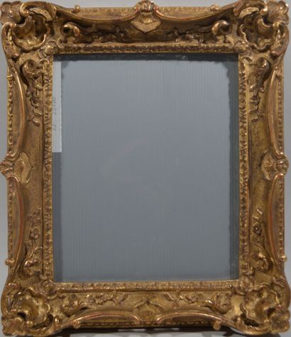 CADRE rectangulaire en bois et stuc doré...