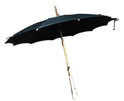 Parapluie avec manche en ivoire tourné et...