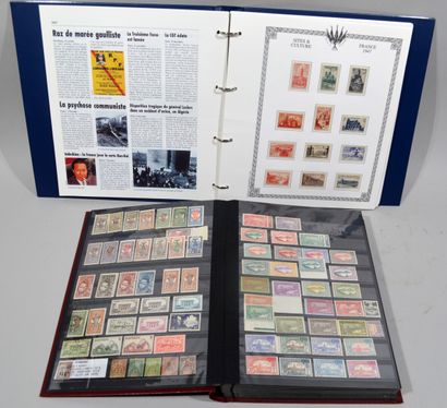 Lot de deux albums de timbres français et...