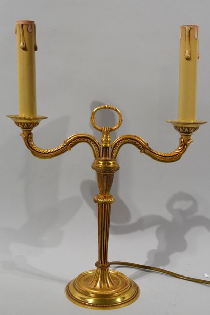 PIED DE LAMPE à deux bras de lumière en métal...