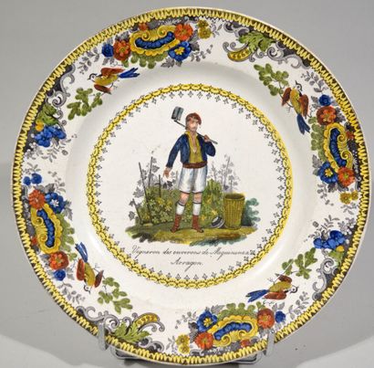 CREIL ET MONTEREAU

Ensemble d'assiettes...