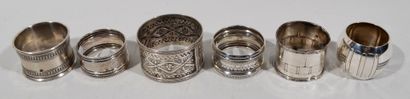 Lot de 6 ronds de serviettes en argent ciselé...
