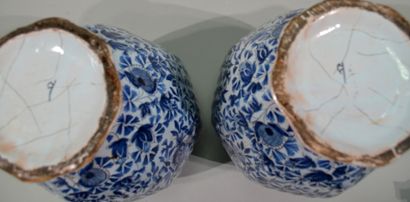 DELFT

Paire de potiches en faïence à décor...