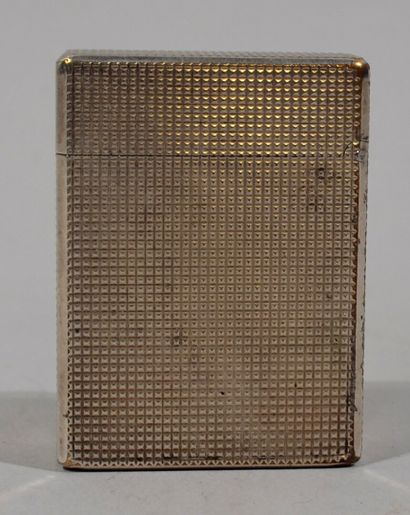 DUPONT

Briquet d'homme en métal argenté...