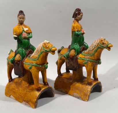 CHINE, XXème siècle dans le goût MING

Tuile...