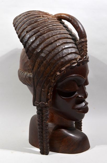 COTE D'IVOIRE, XXe

Buste de femme à la coiffe...