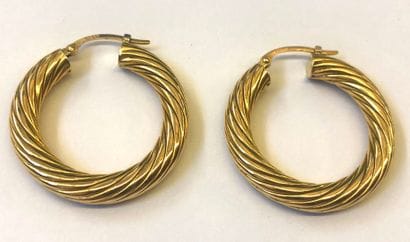PAIRE DE CRÉOLES en or jaune 18K (750/1000e)...