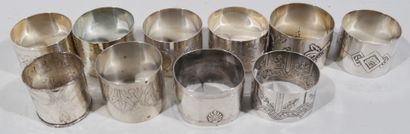 Lot de 10 ronds de serviettes en argent ciselé...