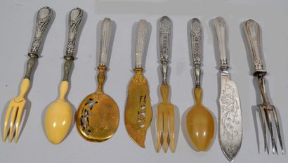Ensemble de couverts comprenant : 

- un...
