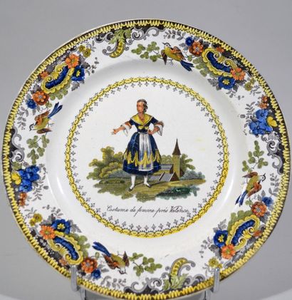CREIL ET MONTEREAU

Ensemble d'assiettes...