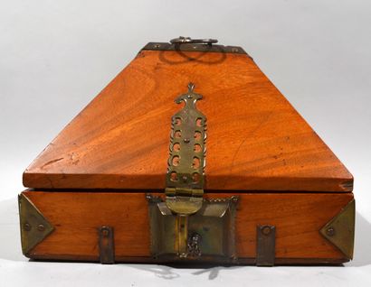 Boite à cigares et serrure en bronze doré....