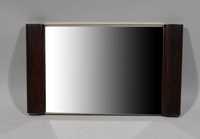 Plateau à fond de miroir, les anses en acajou

Travail...