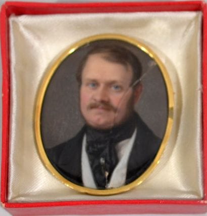 Portrait d'homme sur carton cerné d'un cadre...
