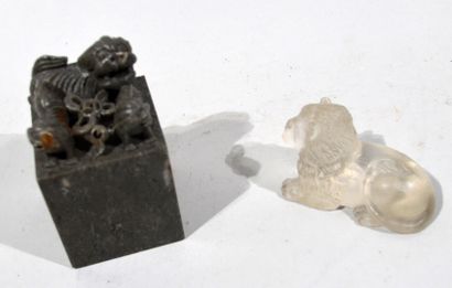 Deux sujets sculptés comprenant : 

- un...