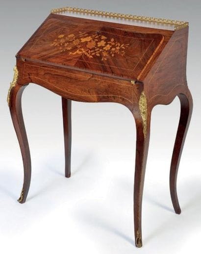 Bureau de pente marqueté Style Louis XV....