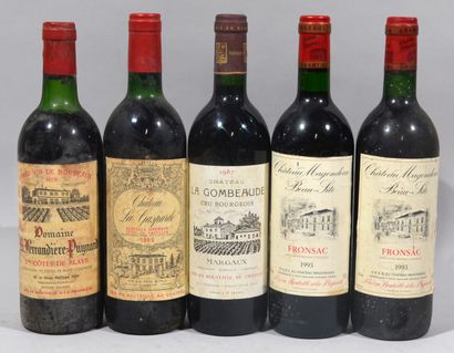 Une bouteille de CHATEAU LA GASPARDE Cotes...