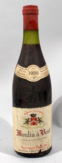 1 bouteille de MOULIN A VENT Beaujolais Desvignes...