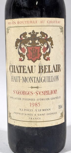 Une bouteille de CHATEAU BELAIR Haut-Montaiguillon...