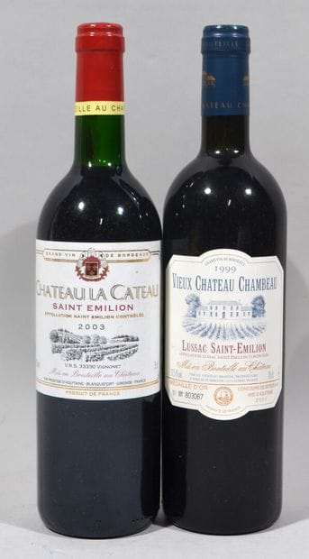 Une bouteille de VIEUX CHATEAU CHAMBEAU Lussac...