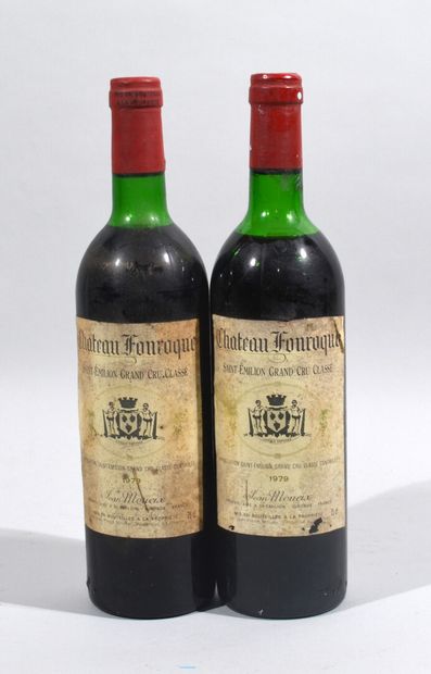 Deux bouteilles de CHATEAU FONROQUE Saint...