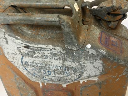 Bidon de carburant industriel en métal inscrit...