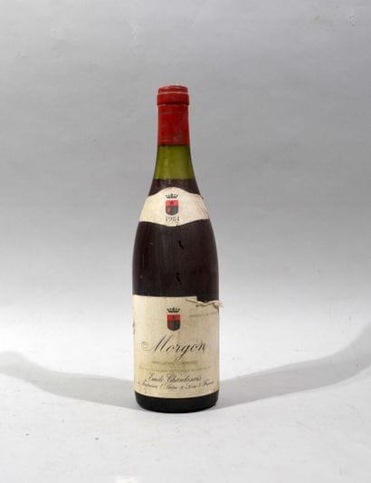 Une bouteille de MORGON Domaine Emile Chandesais...