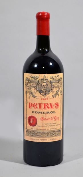 Un magnum de CHATEAU PETRUS Pomerol Grand...