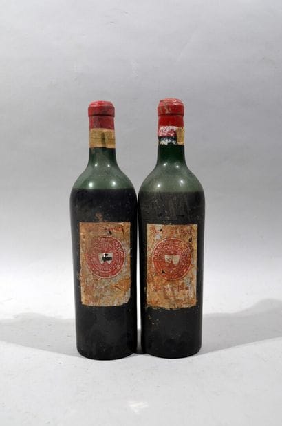 Deux bouteilles de CHATEAU PAVIE Saint Emilion...