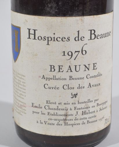 Une bouteille d'Hospices de Beaune Les Avaux...