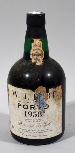 1 bouteille de porto vieux WJ HART 1958 (étiquette...