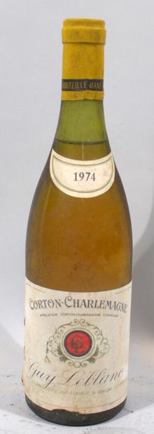 Une bouteille de CORTON CHARLEMAGNE Grand...
