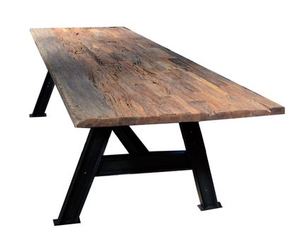 Importante et grande TABLE de salle à manger...
