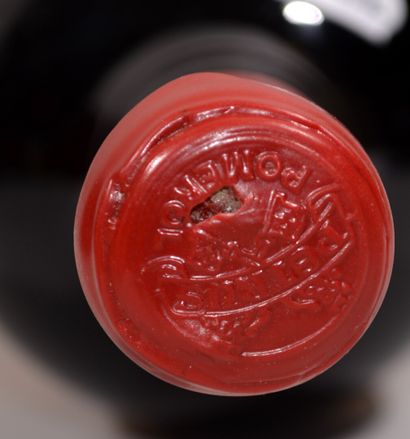 Un magnum de CHATEAU PETRUS Pomerol Grand...