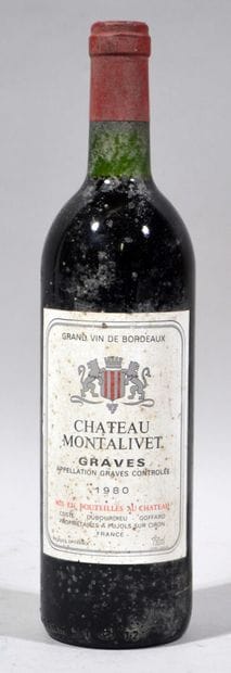 Une bouteille de CHATEAU MONTALIVET Graves...