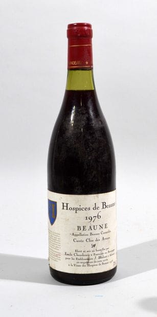 Une bouteille d'Hospices de Beaune Les Avaux...