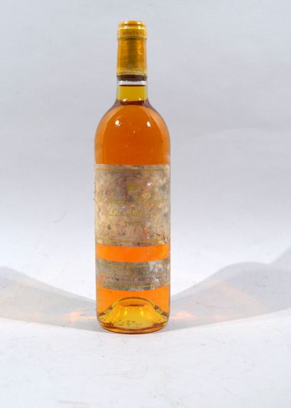Une bouteille Chateau d'Yquem, Sauternes...