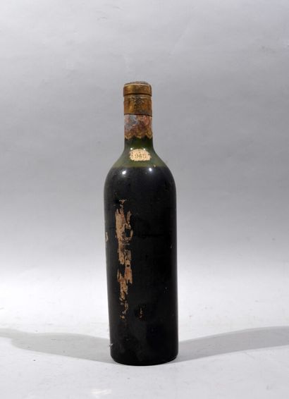 Une bouteille de vin rouge BORDEAUX 1945...