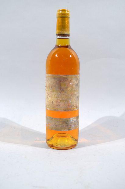 Une bouteille Chateau d'Yquem, Sauternes...