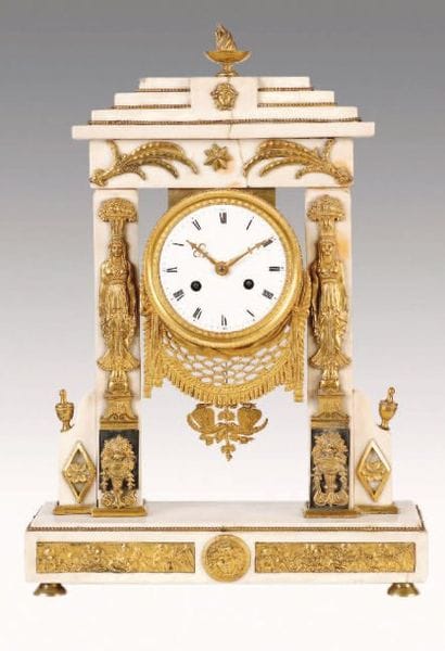 PENDULE PORTIQUE en marbre et bronze doré....