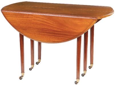 TABLE à volets à allonges en acajou et placage...